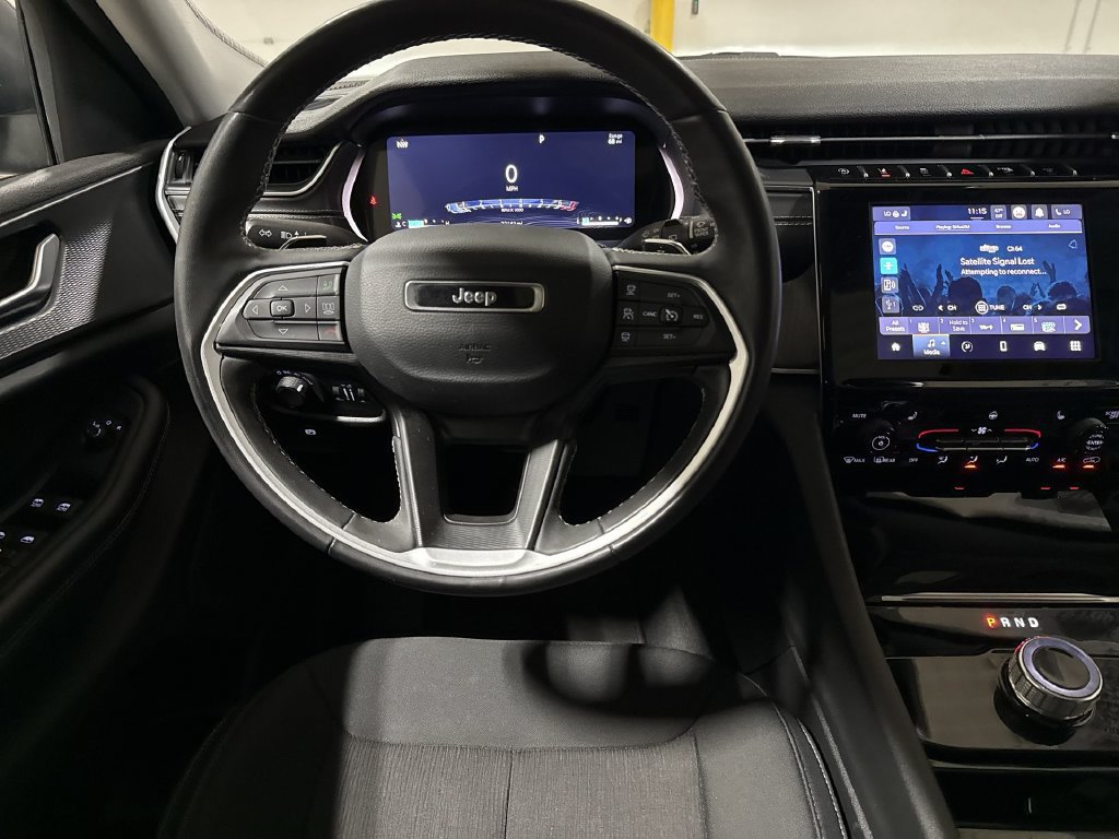 Used 2023 Jeep Grand Cherokee Laredo w/ Luxury Tech Group I AWD/4WD image 11