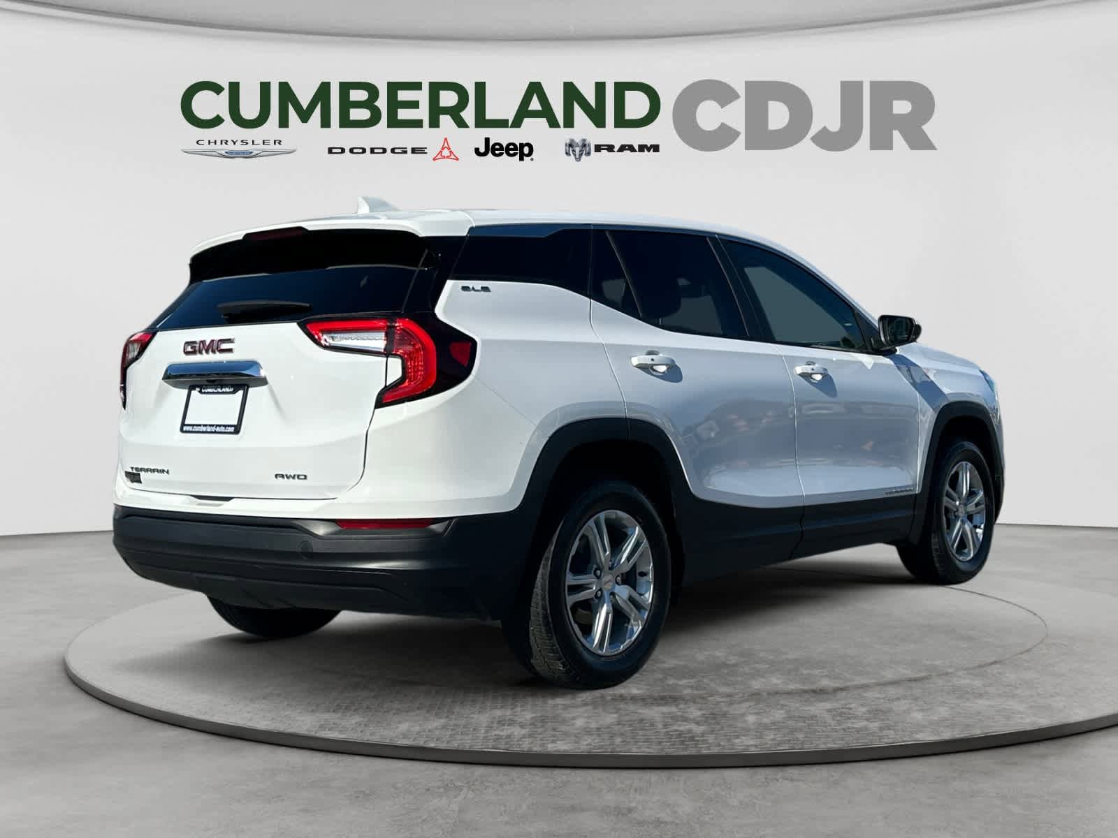 Used 2023 GMC Terrain SLE AWD/4WD image 6