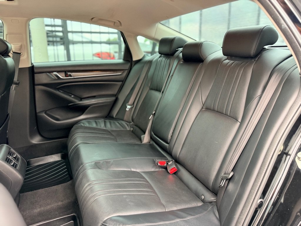 Used 2018 Honda Accord Touring image 18