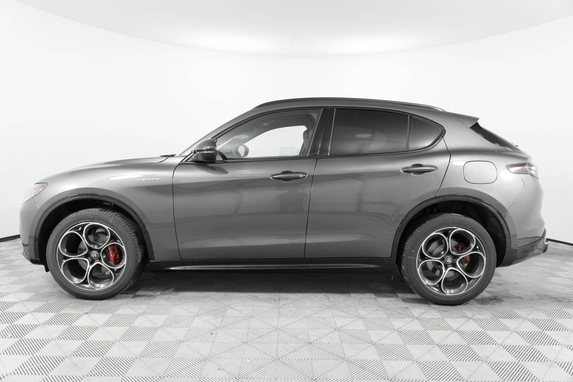 New 2025 Alfa Romeo Stelvio Sprint w/ Veloce Package image 4
