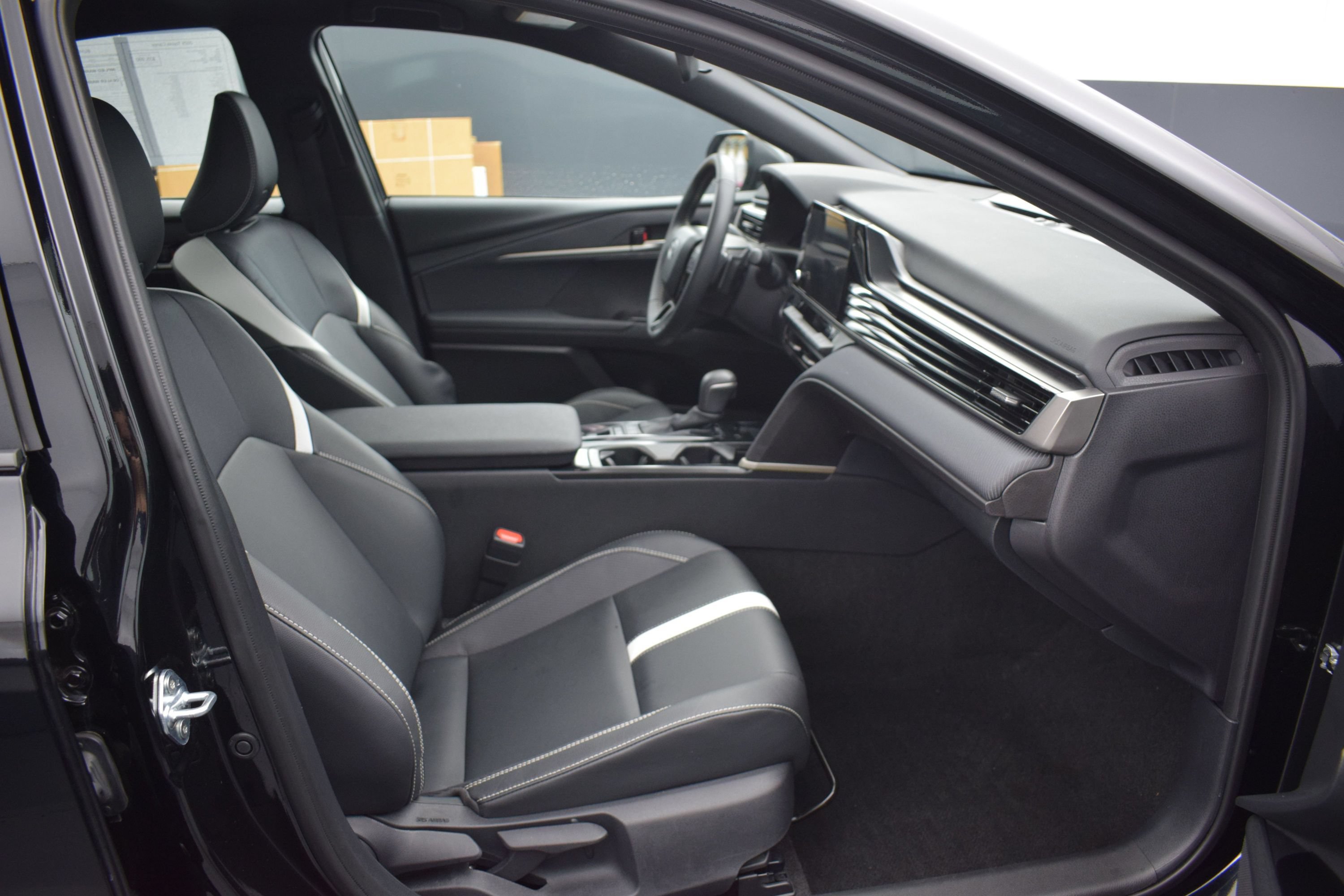 Used 2025 Toyota Camry SE AWD/4WD image 10