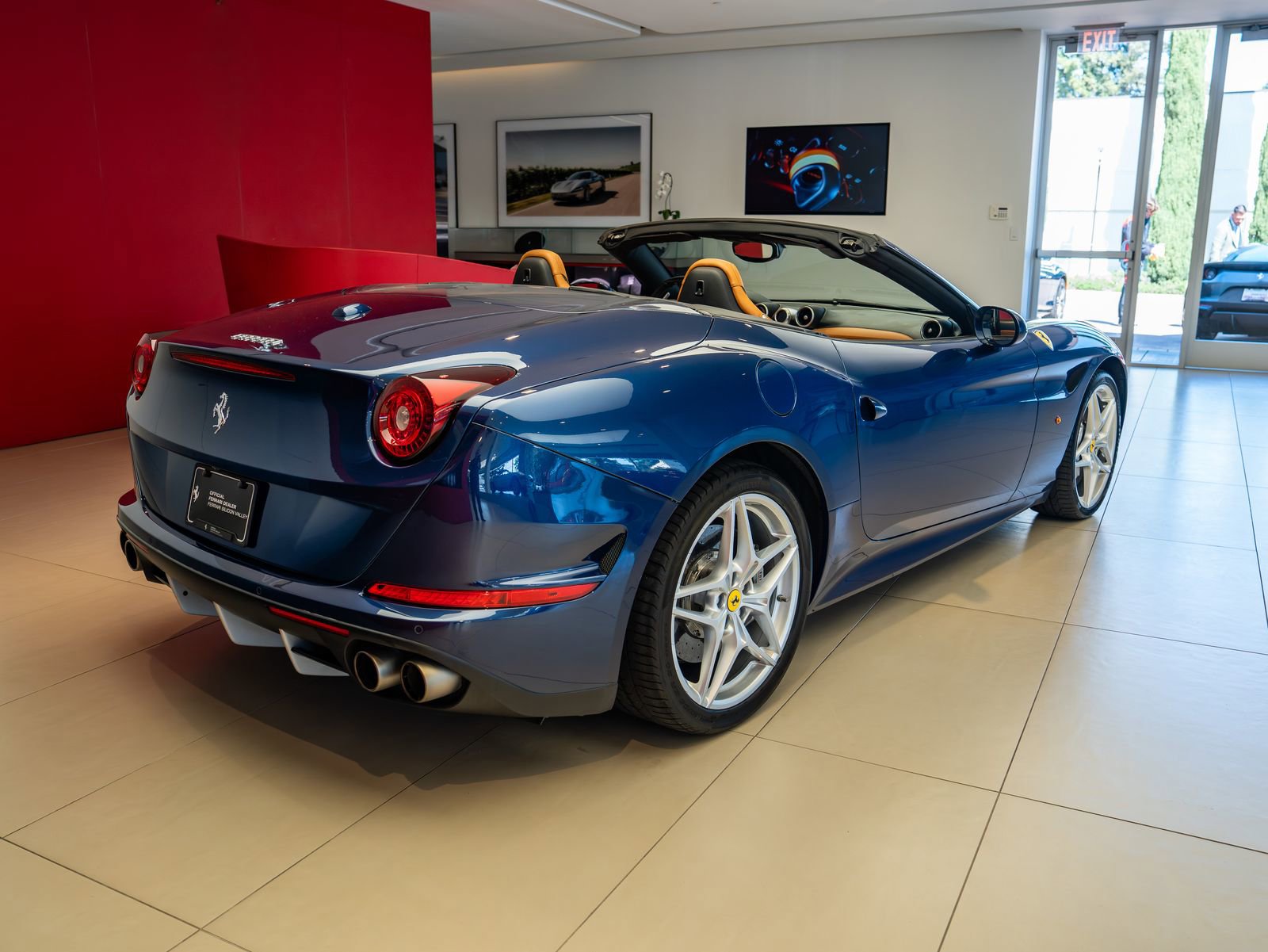 Used 2016 Ferrari California T RWD image 6
