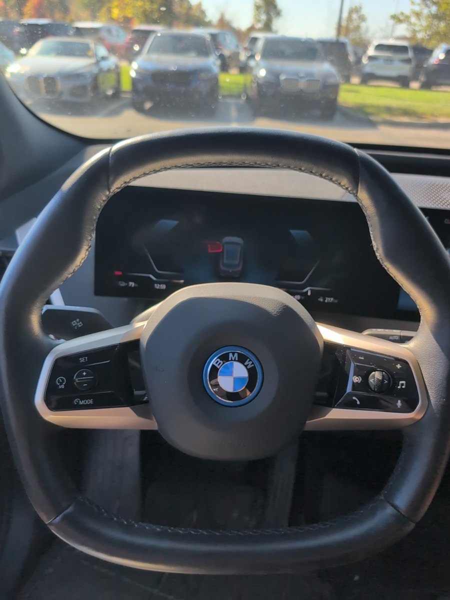 Used 2024 BMW iX xDrive50 w/ Premium Package AWD/4WD image 10