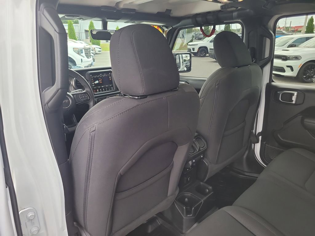 Used 2023 Jeep Gladiator Sport image 9