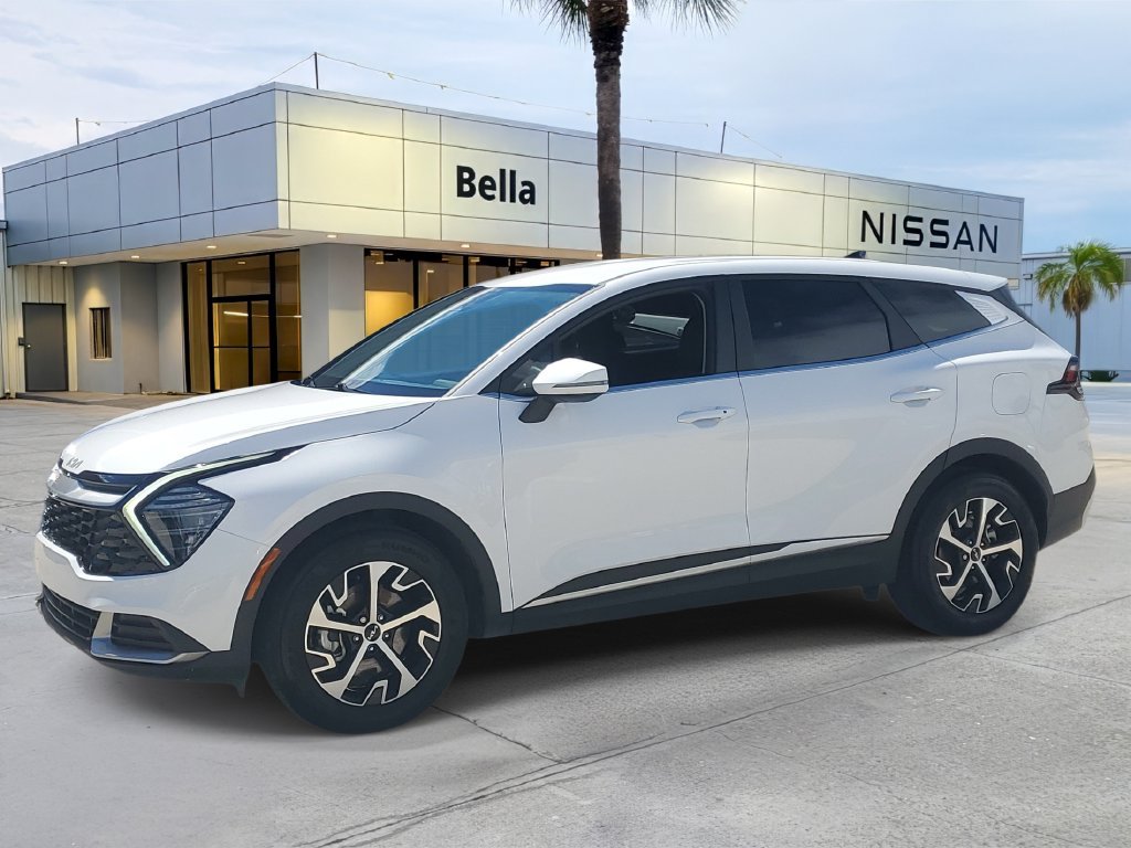 Used 2025 Kia Sportage EX FWD image 3