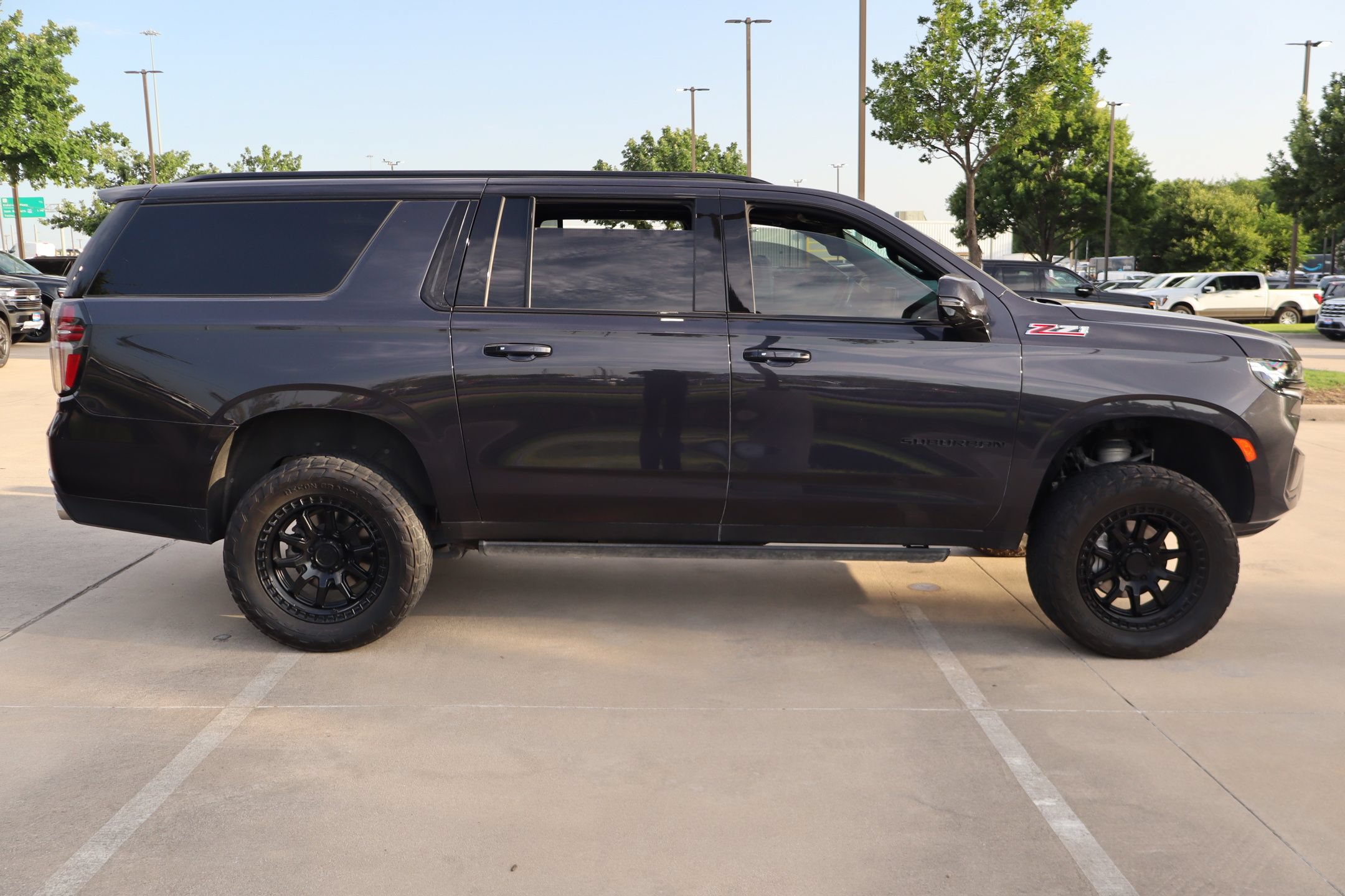 Used 2023 Chevrolet Suburban Z71 w/ Off-Road Capability Package AWD/4WD image 2