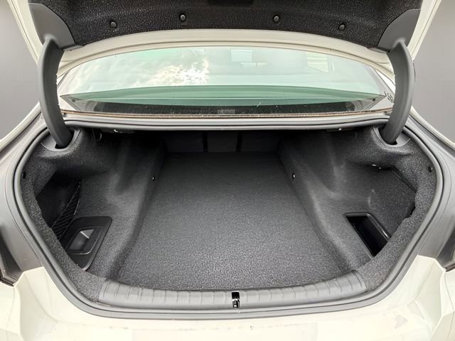 Used 2023 BMW 540i xDrive w/ M Sport Package image 19