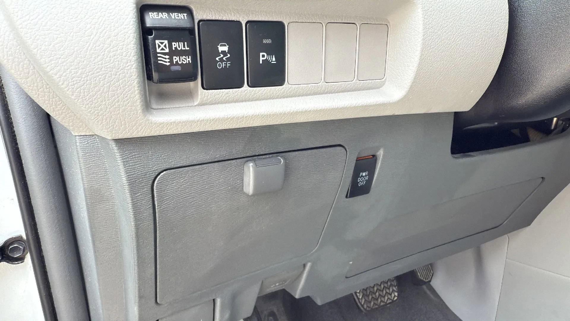 Used 2019 Toyota Sienna XLE image 26