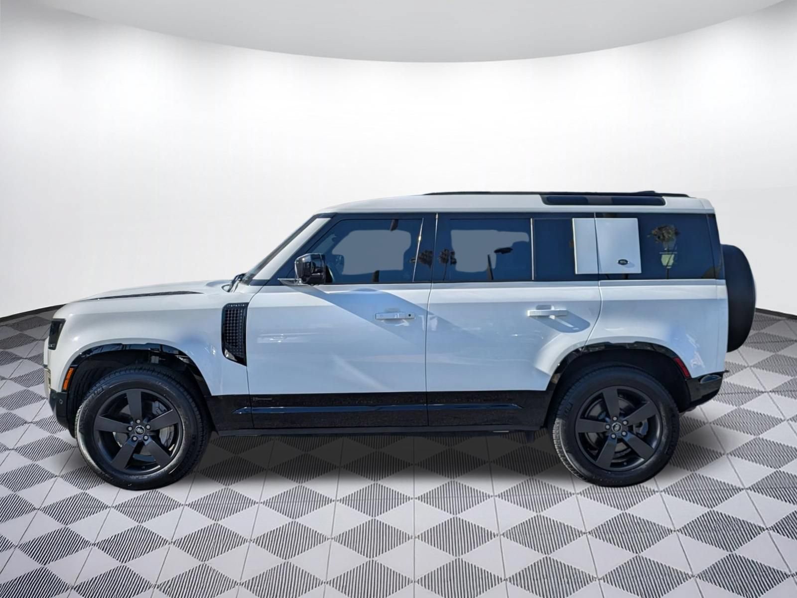 Used 2021 Land Rover Defender 110 X-Dynamic HSE AWD/4WD image 2