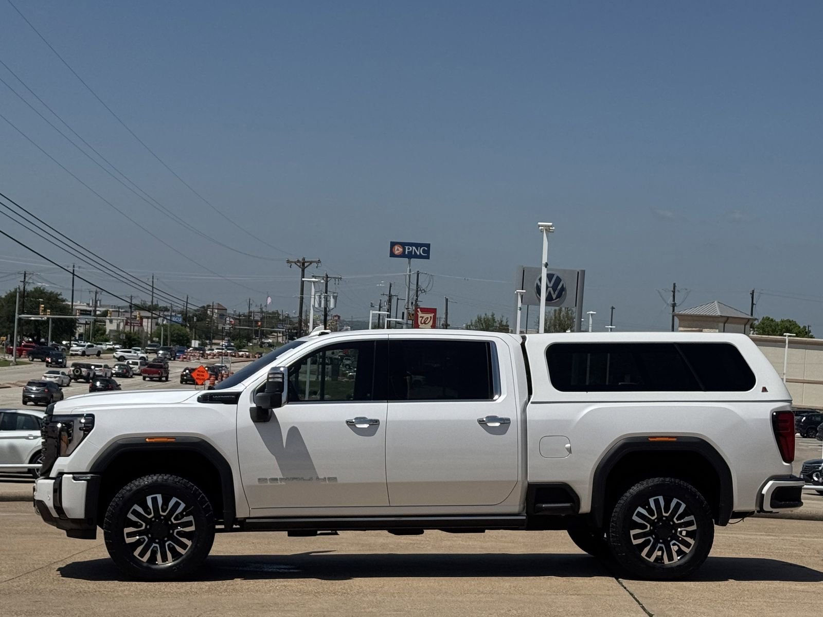 Used 2024 GMC Sierra 2500 Denali Ultimate AWD/4WD image 7