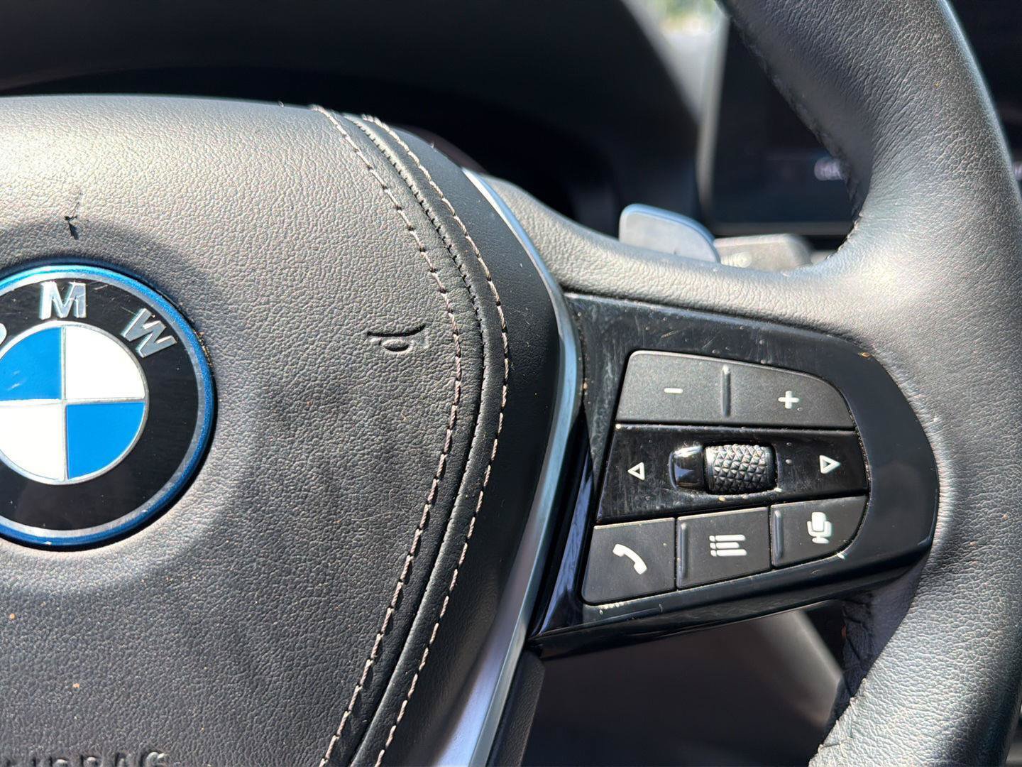 Used 2023 BMW 530e w/ Premium Package RWD image 21