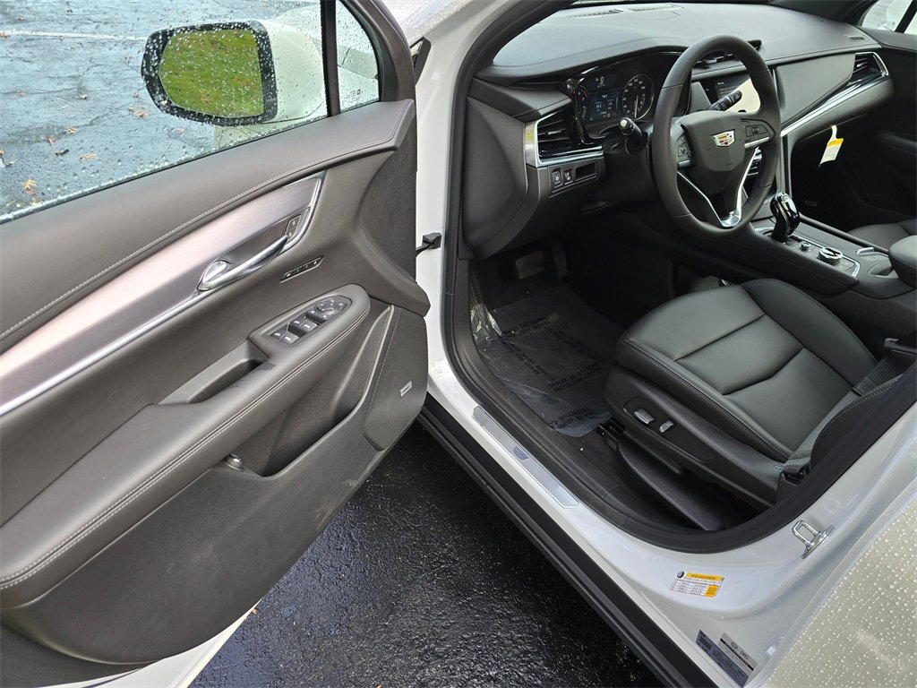New 2025 Cadillac XT6 Luxury image 21