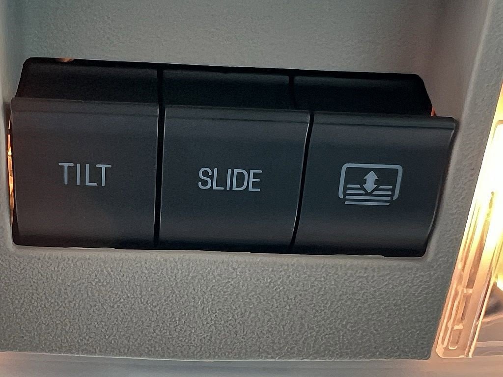 Used 2017 Ford Explorer Platinum image 19