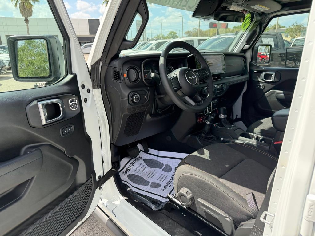 Used 2025 Jeep Gladiator Mojave w/ Convenience Group image 15