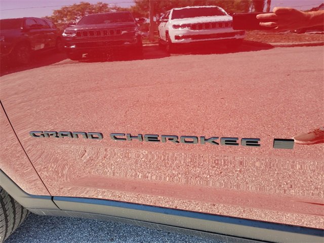 New 2025 Jeep Grand Cherokee Altitude image 3
