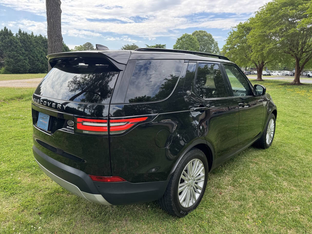 Used 2017 Land Rover Discovery HSE AWD/4WD image 9
