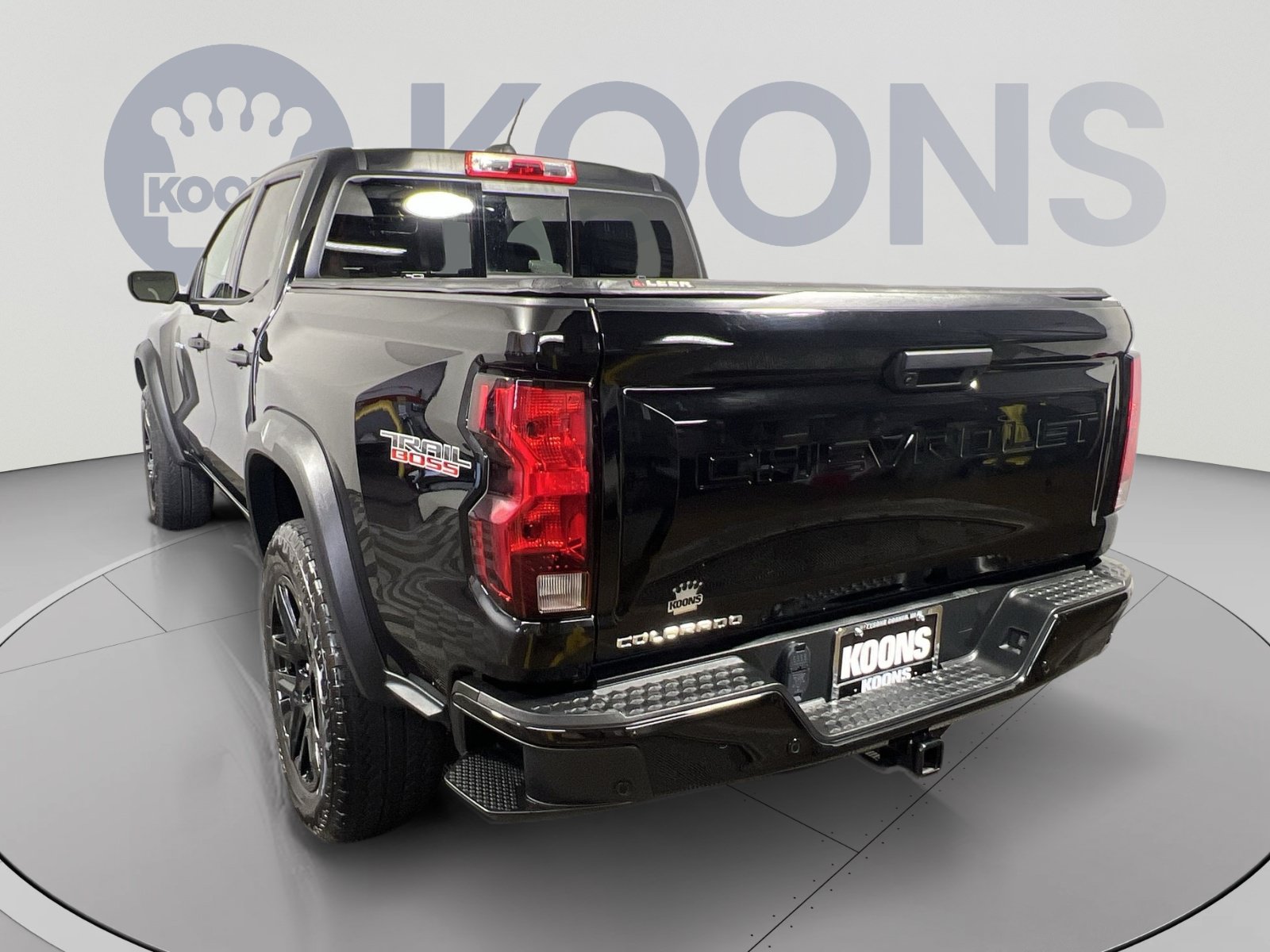 Used 2023 Chevrolet Colorado Trail Boss w/ Technology Package AWD/4WD image 8