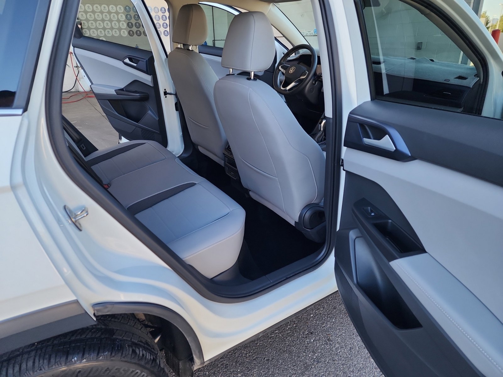 Certified 2024 Volkswagen Taos SE image 18