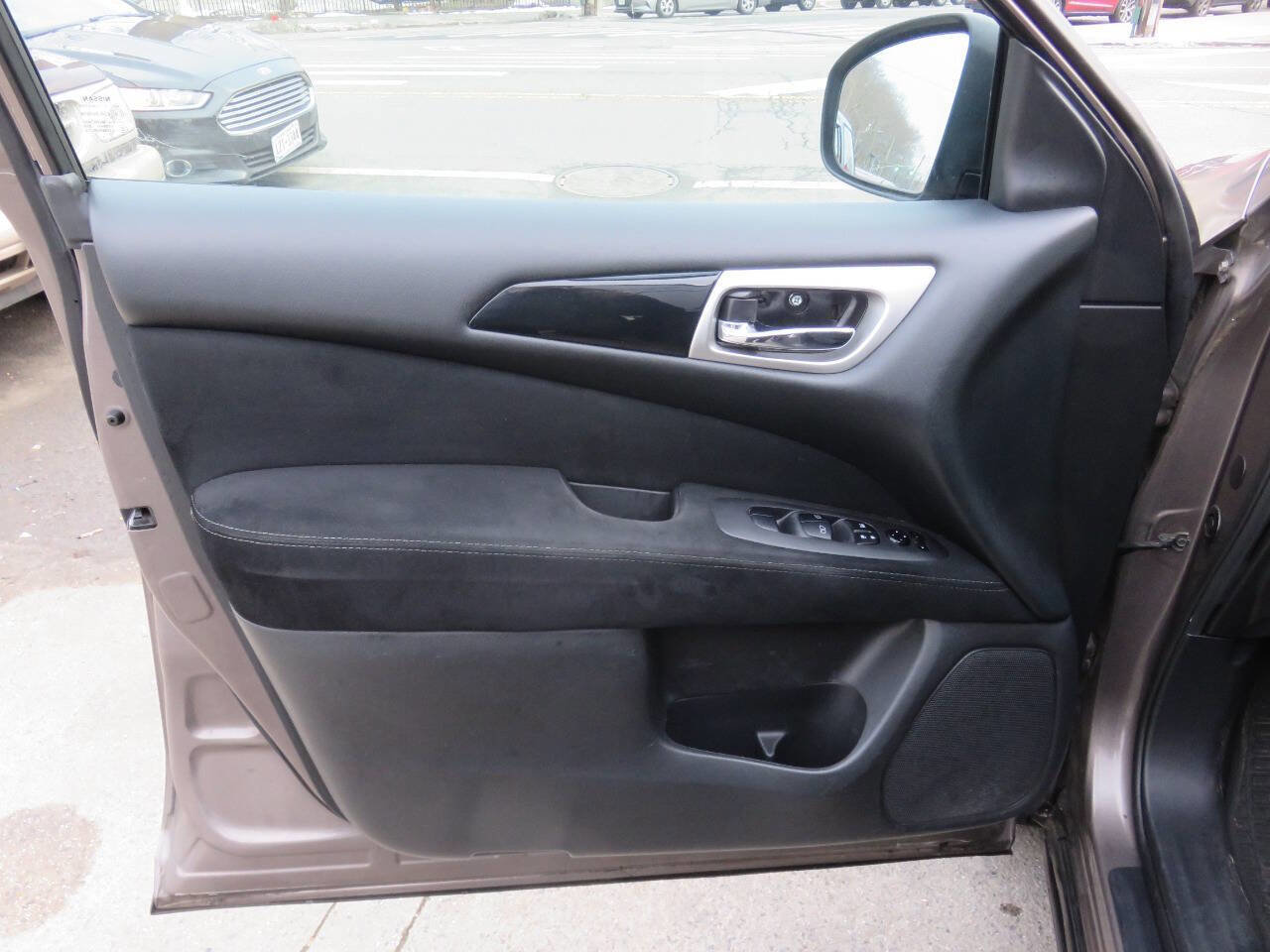 Used 2013 Nissan Pathfinder SV AWD/4WD image 23