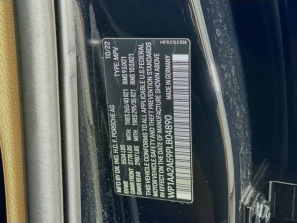 Certified 2023 Porsche Macan AWD/4WD image 36