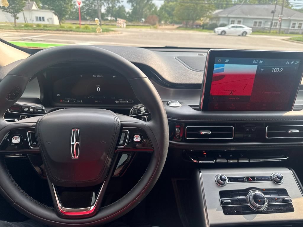 Used 2023 Lincoln Aviator AWD w/ Premium Package image 18