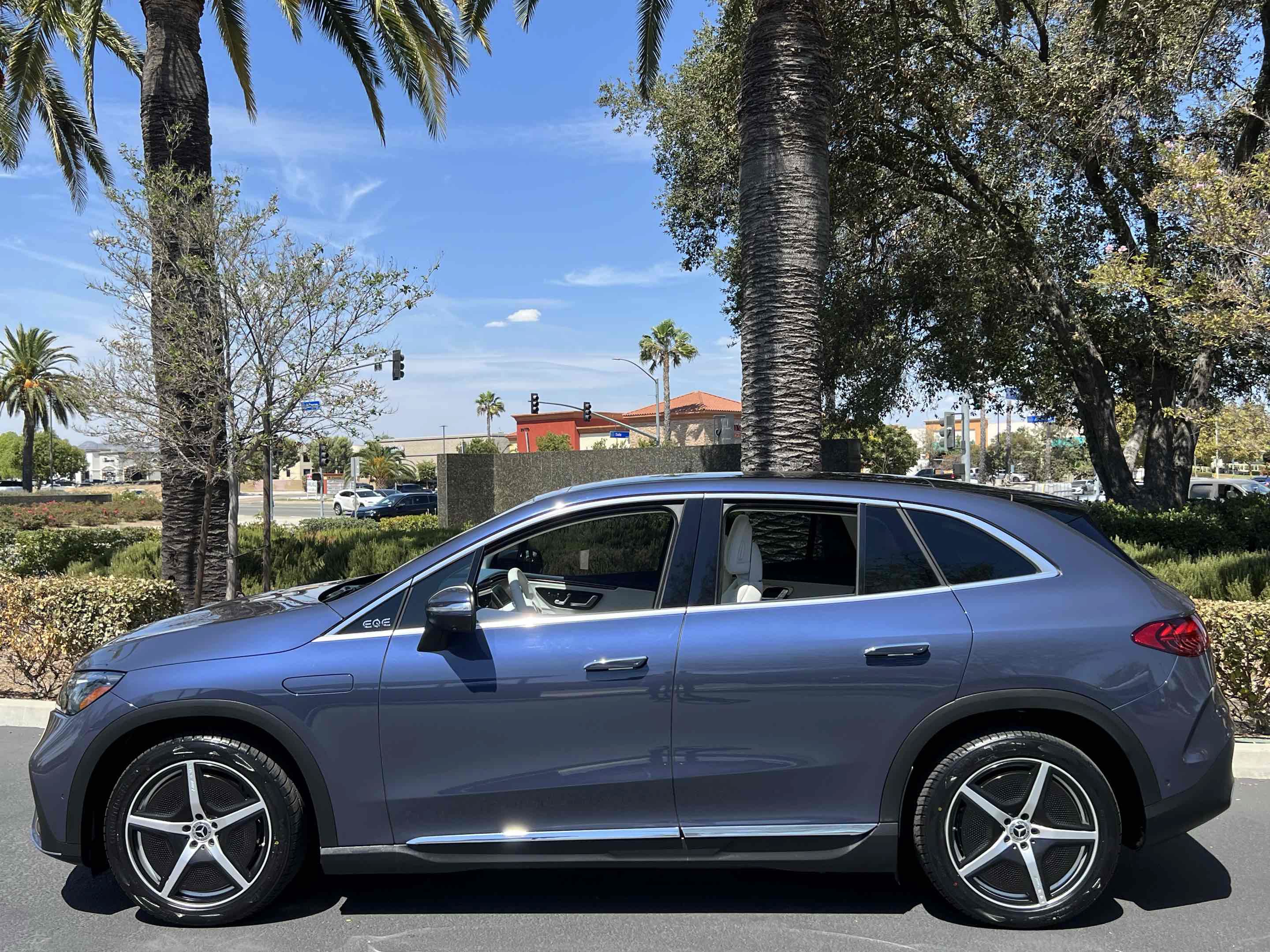 Used 2023 Mercedes-Benz EQE 350+ SUV w/ AMG Line Exterior Package image 17
