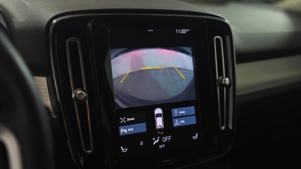 Used 2021 Volvo XC40 T5 Momentum w/ Climate Package image 22