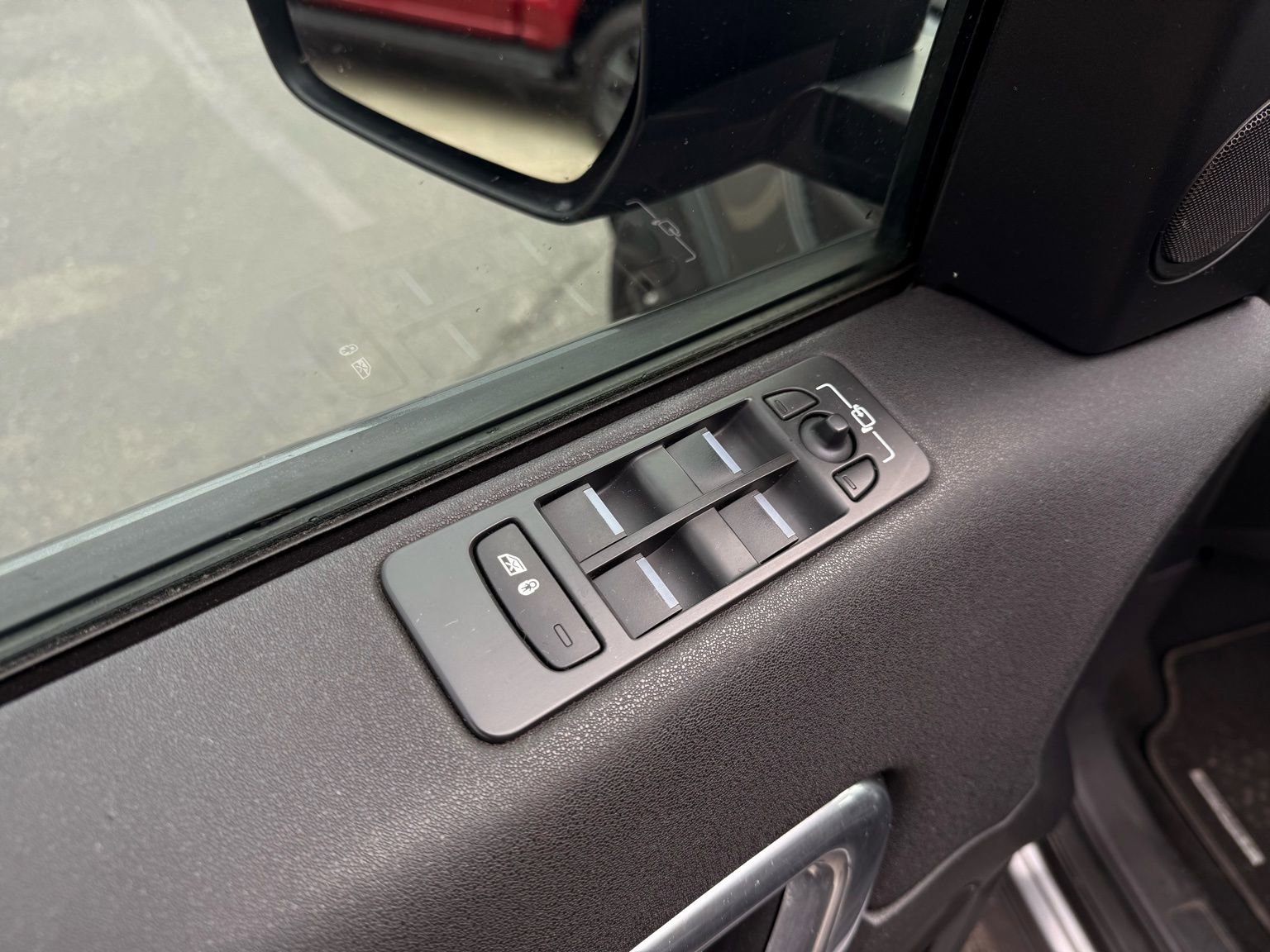 Used 2016 Land Rover Discovery Sport SE image 26