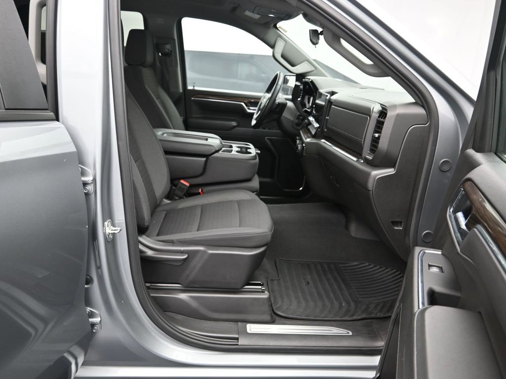 Used 2025 Chevrolet Silverado 1500 LT image 31