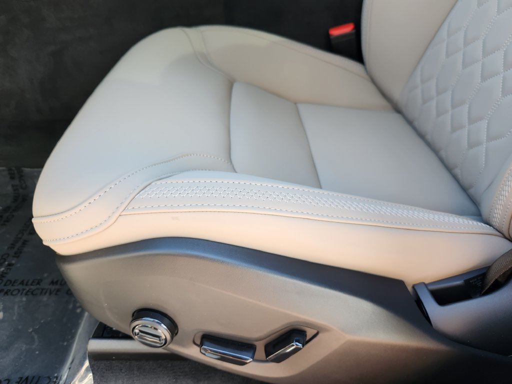 New 2027 Volvo XC60 B5 Plus AWD/4WD image 16