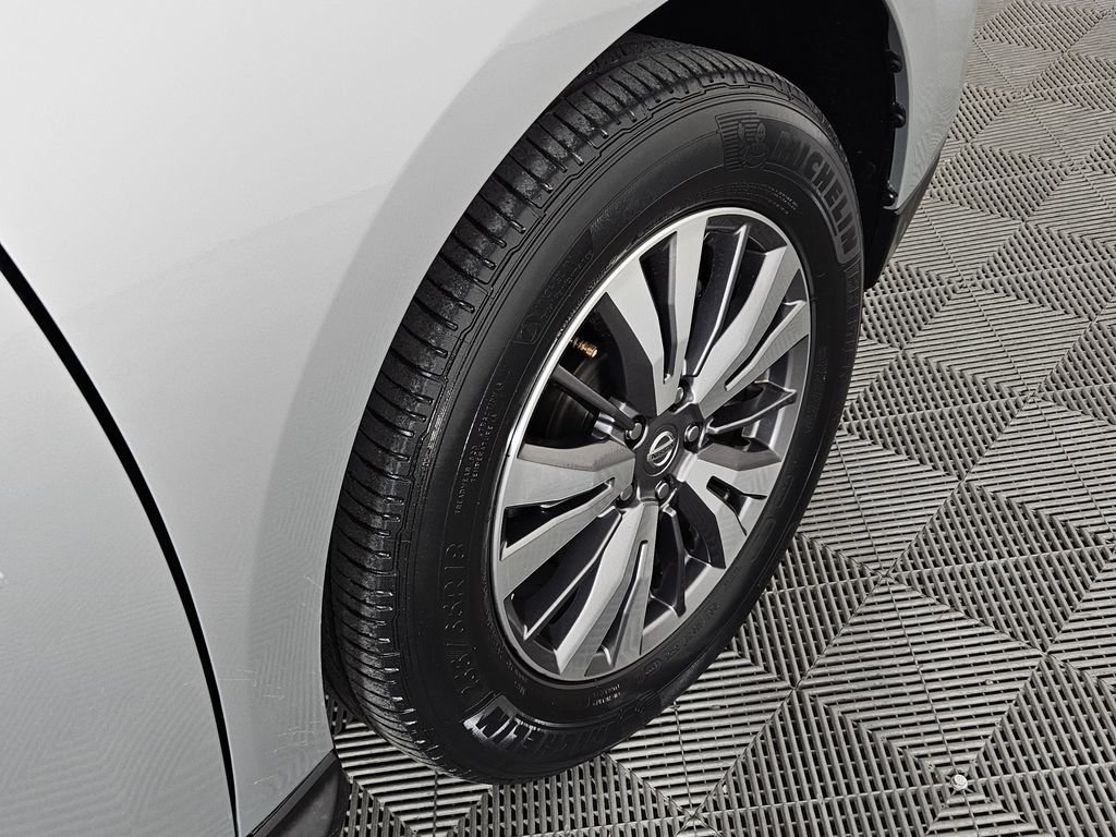 Used 2020 Nissan Pathfinder SV AWD/4WD image 5