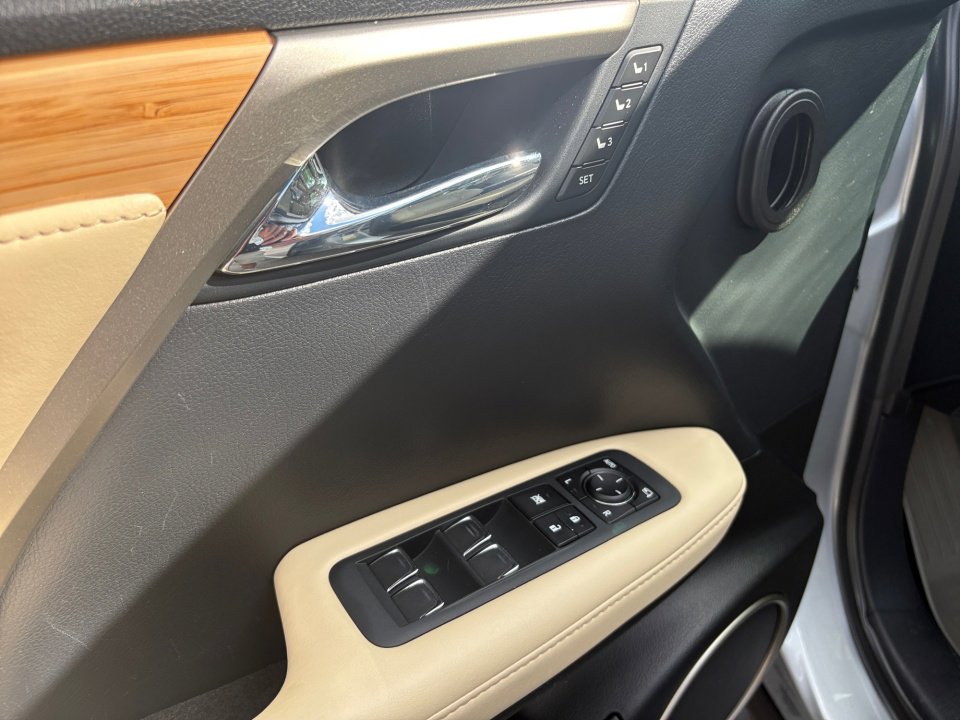 Used 2022 Lexus RX 350L FWD w/ Premium Package image 36