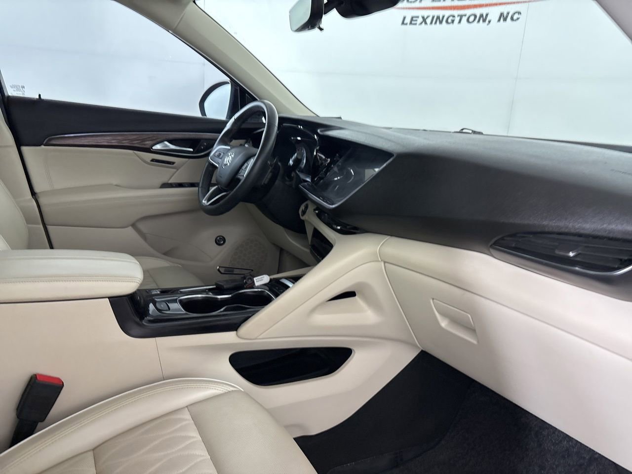 Used 2023 Buick Envision Avenir image 30