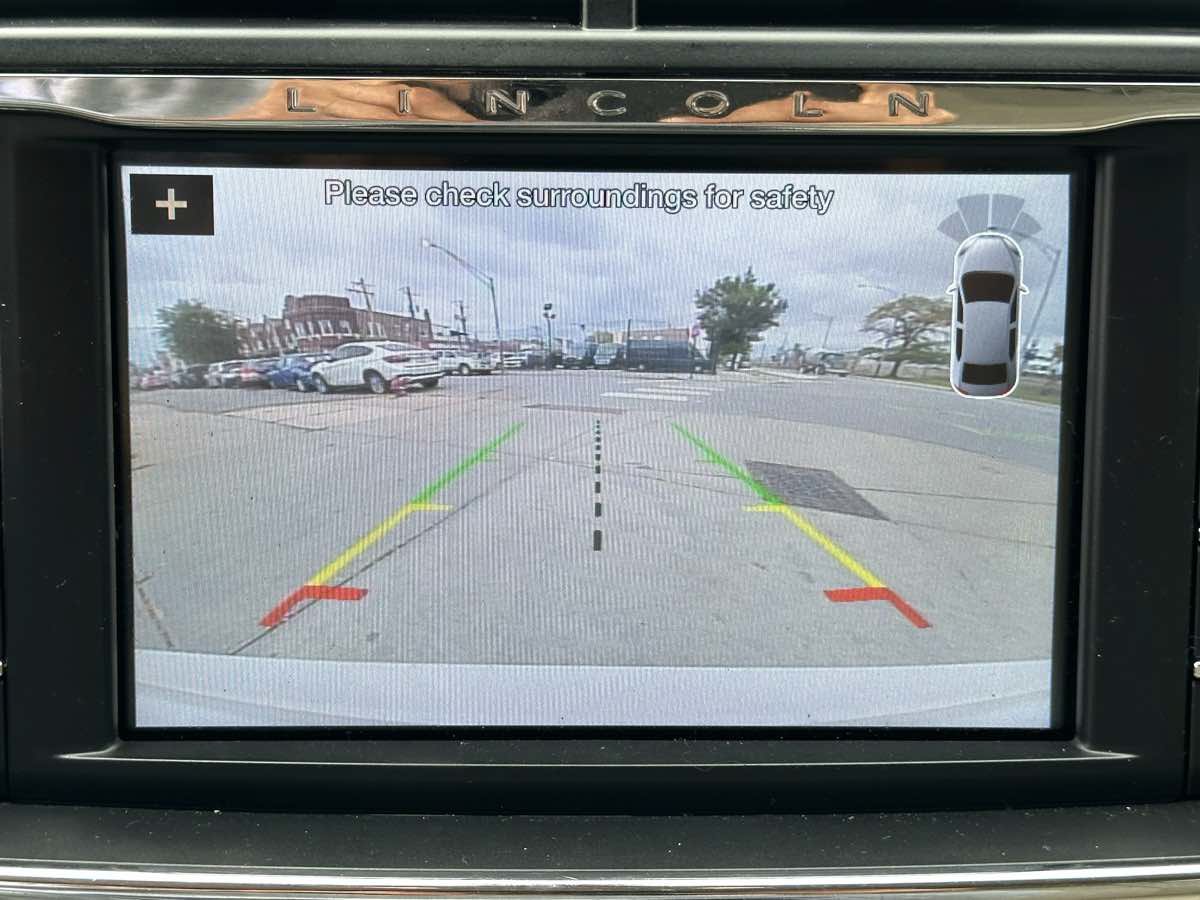 Used 2017 Lincoln Continental Select FWD image 17