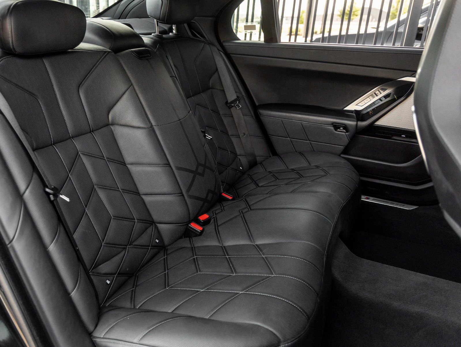 Used 2024 BMW 740i image 42