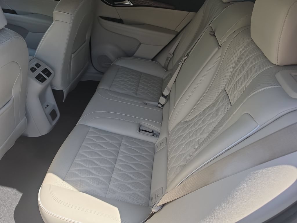 Certified 2023 Buick Envision Avenir FWD image 15