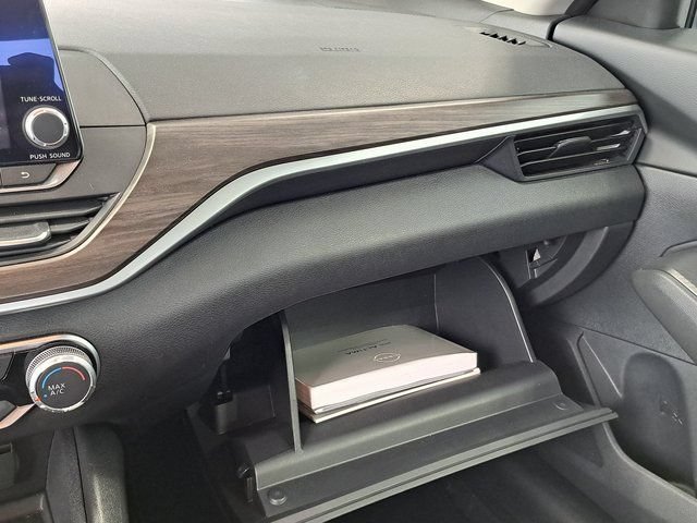 Used 2025 Nissan Altima 2.5 SV FWD image 19