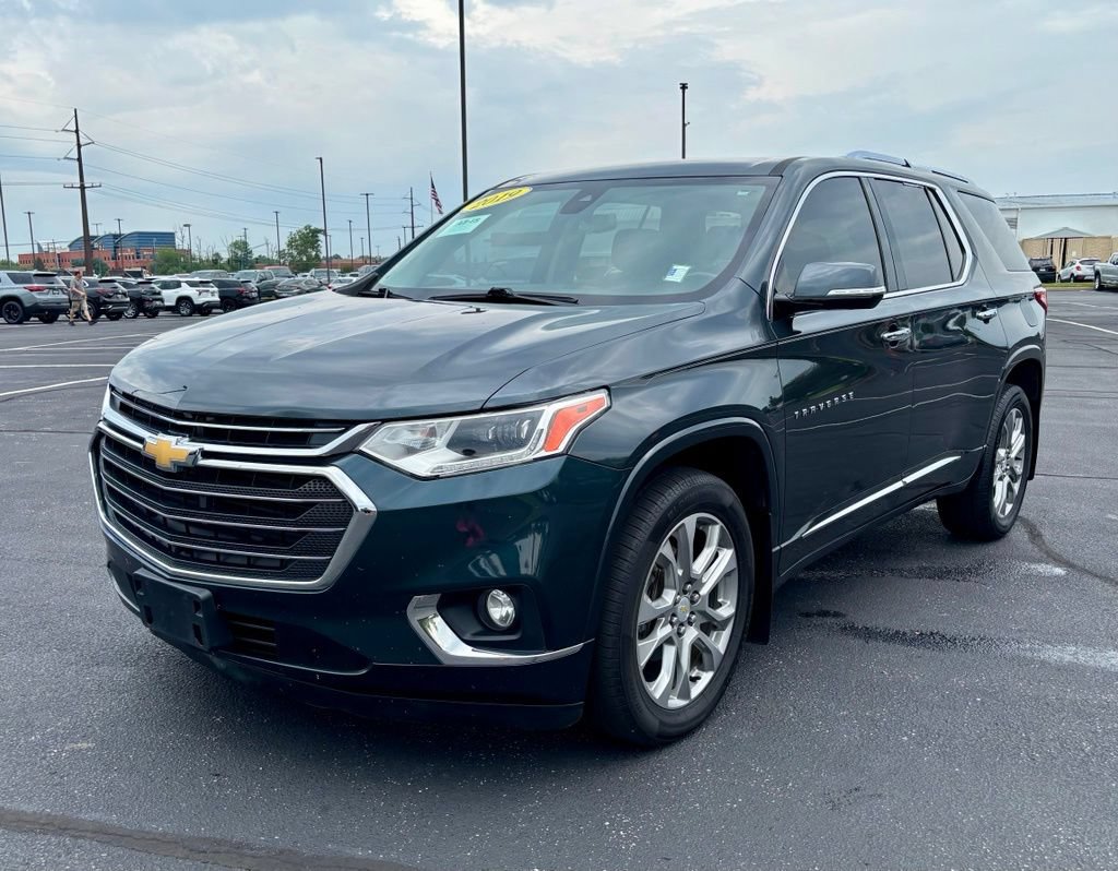 Used 2019 Chevrolet Traverse Premier w/ Driver Confidence II Package FWD image 3