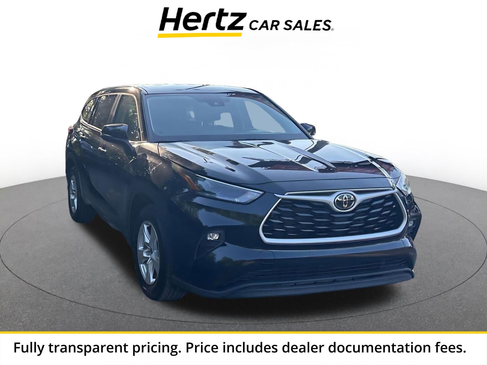 Used 2025 Toyota Highlander LE FWD image 1
