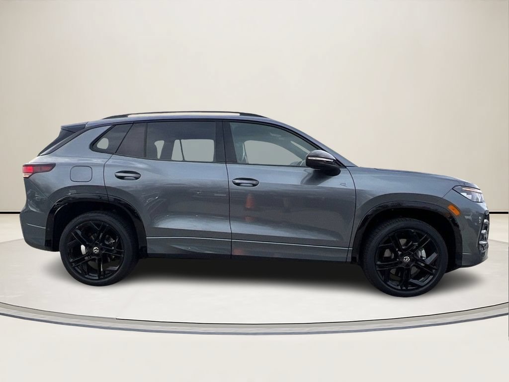 New 2026 Volkswagen Tiguan SE R-Line AWD/4WD image 2