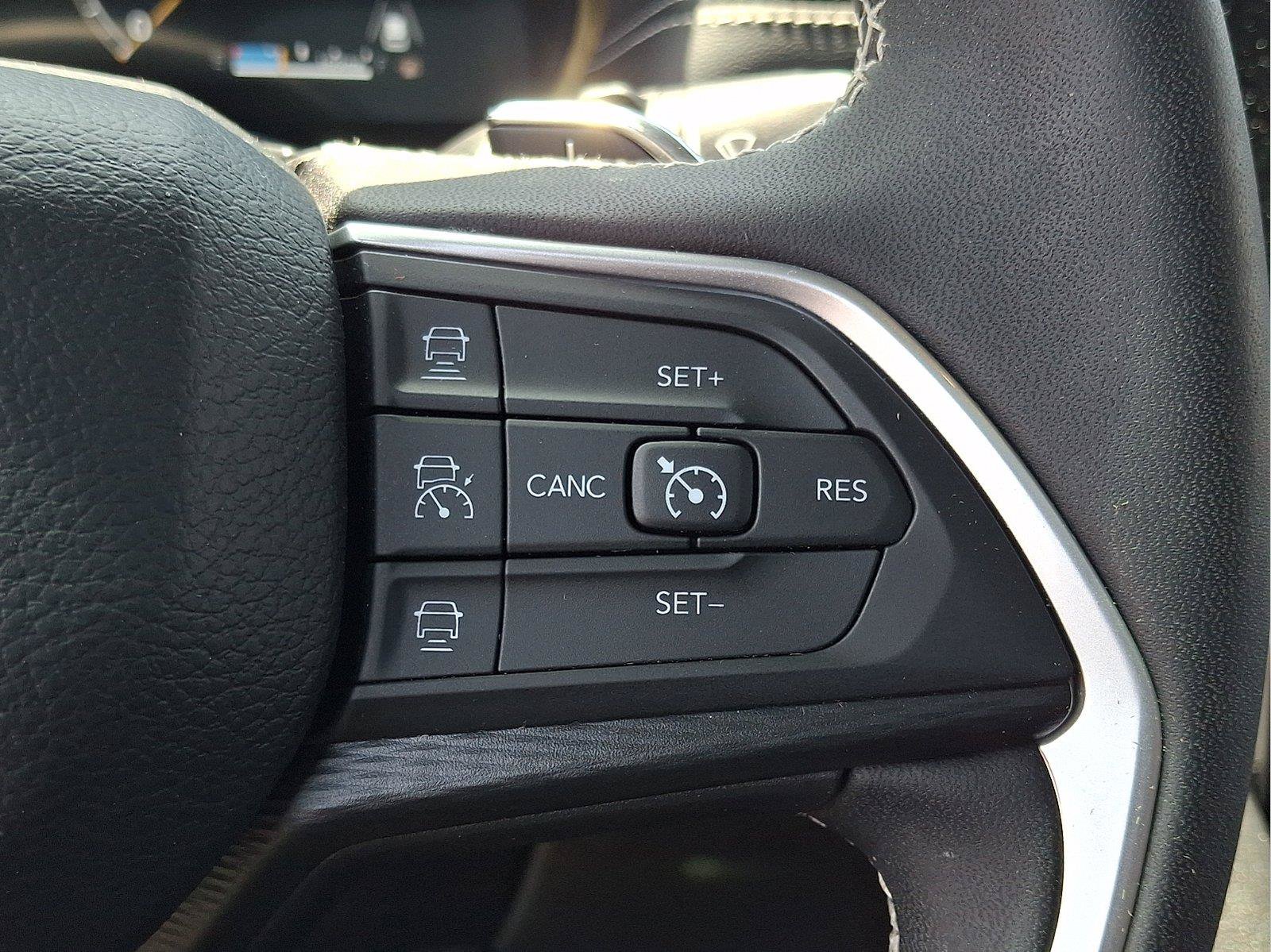Used 2025 Jeep Grand Cherokee L Laredo AWD/4WD image 21