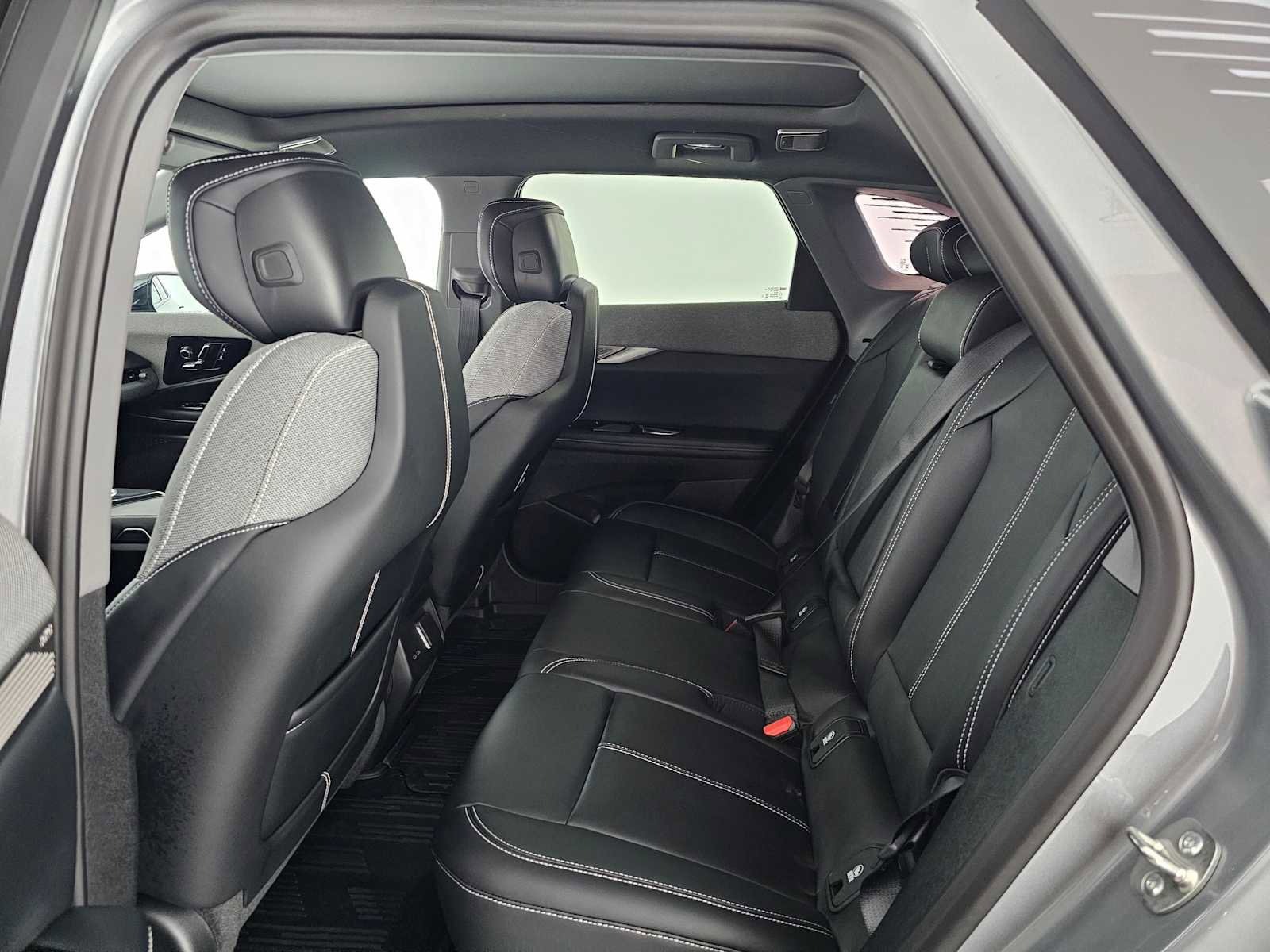 New 2026 Cadillac Optiq Luxury 1 image 16