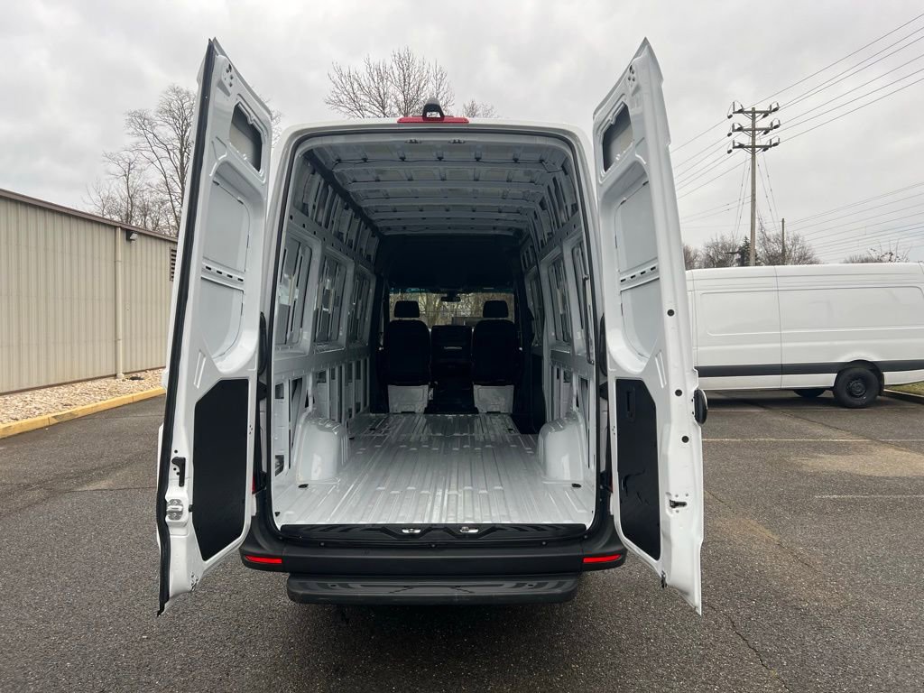 Used 2025 Mercedes-Benz Sprinter 2500 image 7