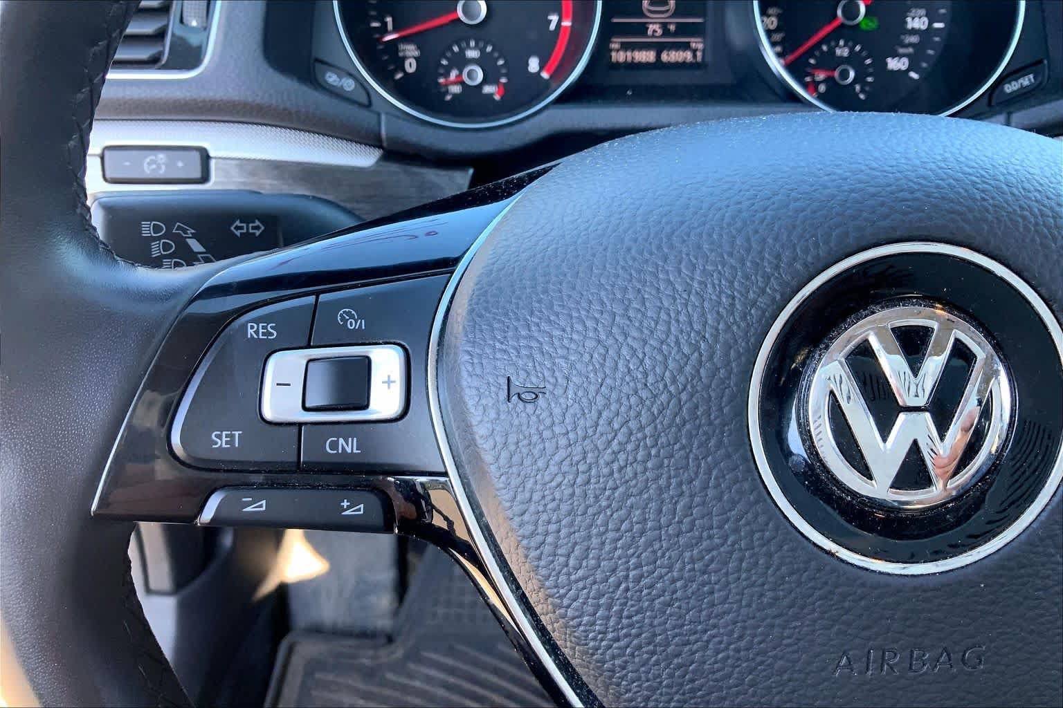 Used 2017 Volkswagen Passat 1.8T SE FWD image 24