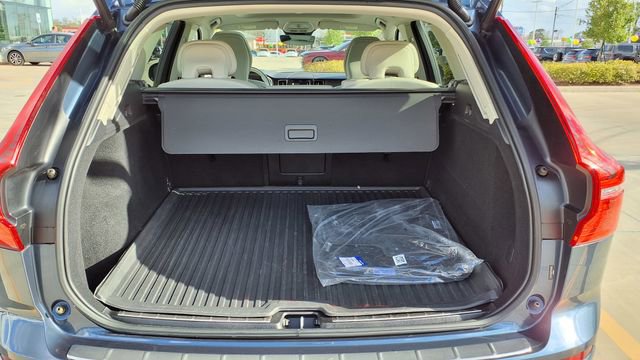 Certified 2023 Volvo XC60 B5 Plus w/ Climate Package image 10