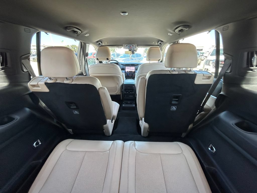 Used 2023 Jeep Grand Cherokee L Limited w/ Luxury Tech Group II AWD/4WD image 16