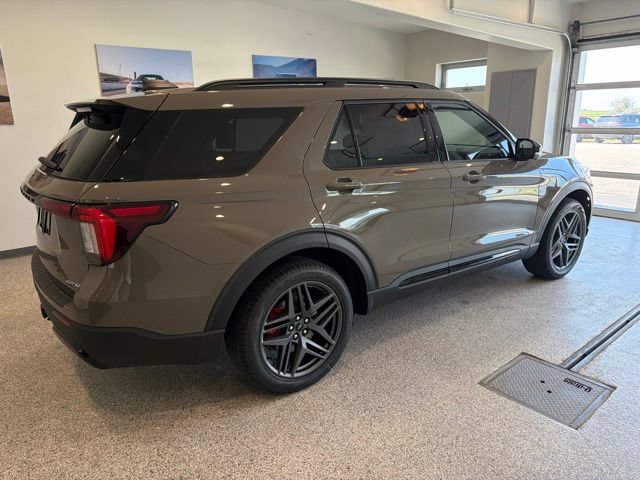 New 2026 Ford Explorer ST-Line w/ ST-Line Street Pack AWD/4WD image 5