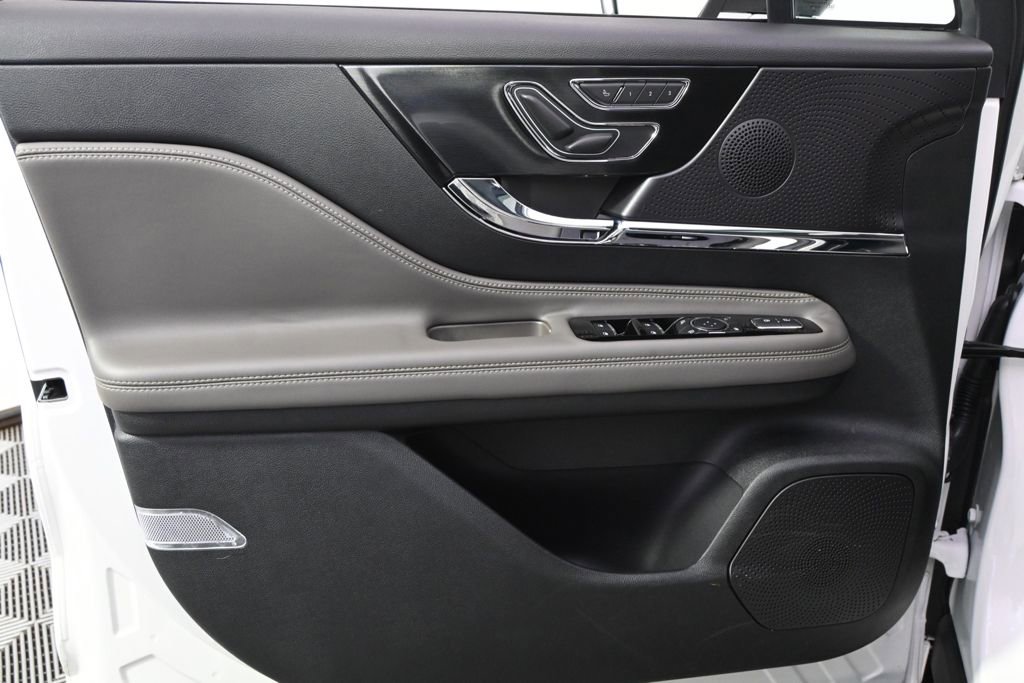 New 2025 Lincoln Corsair Reserve w/ Jet Appearance Package image 22
