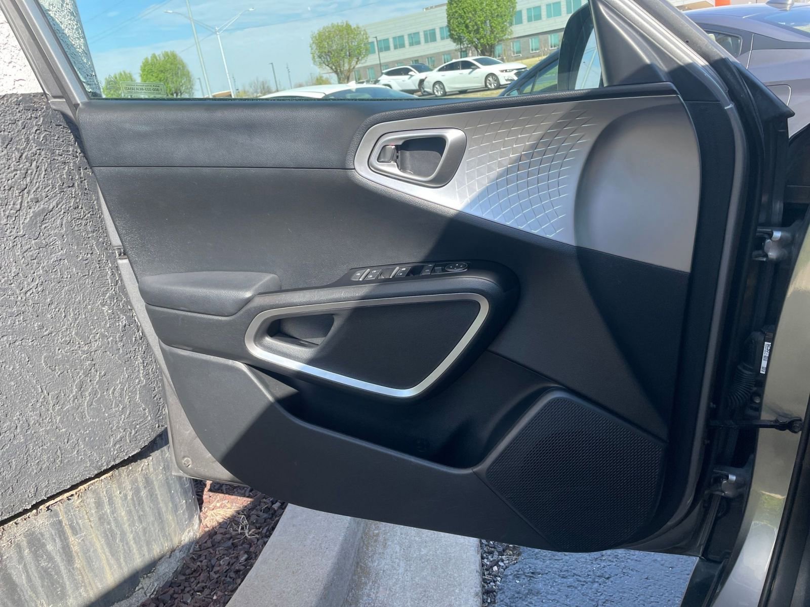 Used 2025 Kia Soul LX w/ LX Technology Package image 18