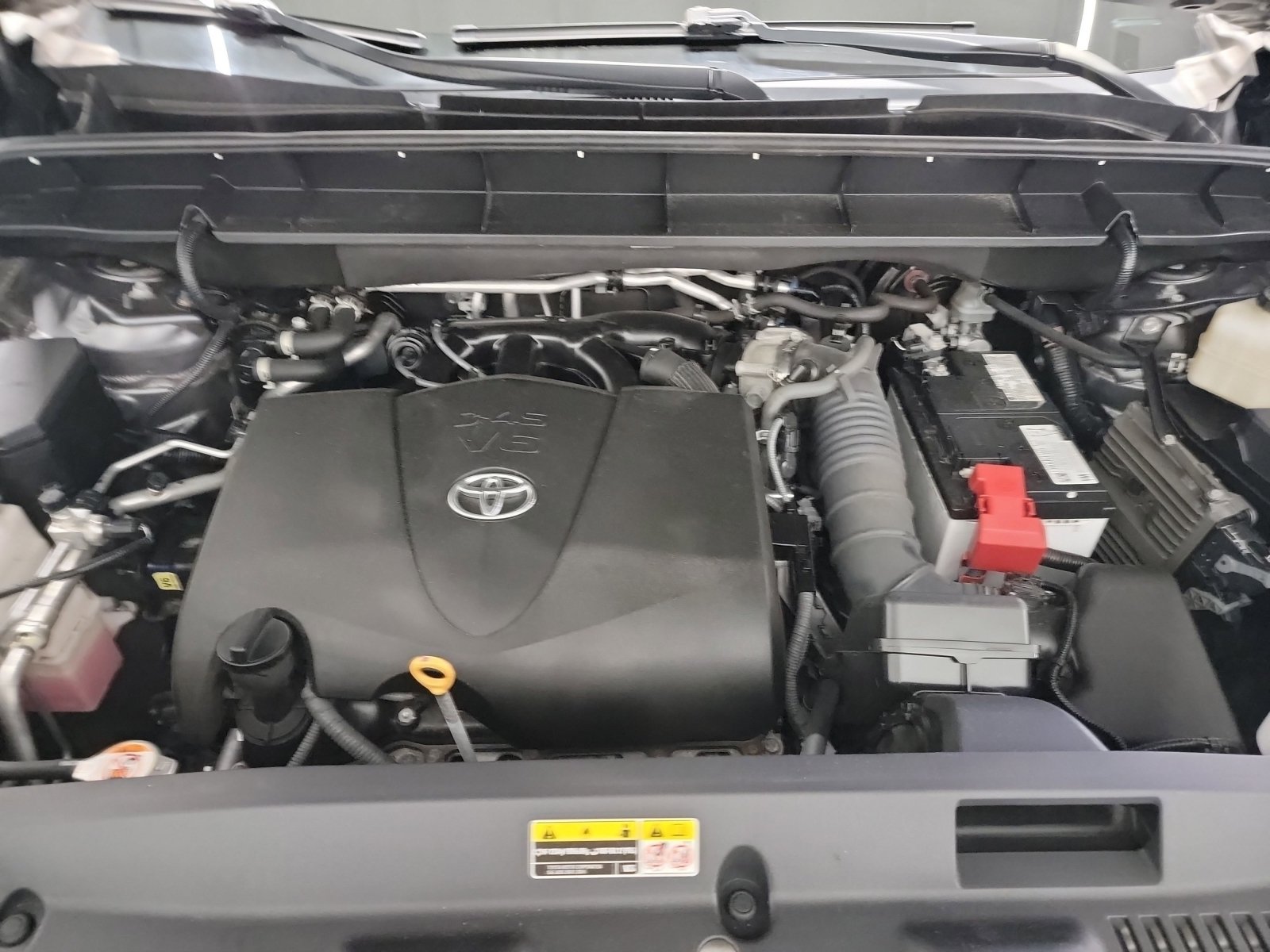 Used 2022 Toyota Highlander XLE AWD/4WD image 25
